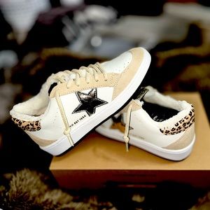 Kynlee Sneakers - White/Camel/Leopard